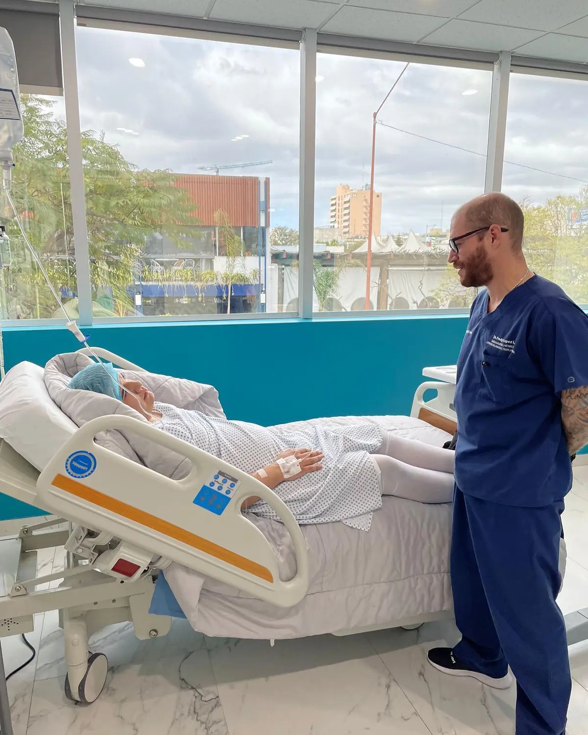 Patient receiving attentive hospital care